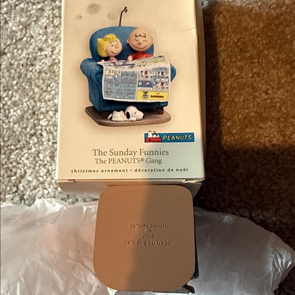 Hallmark Peanuts Gang Reading Ornament - Blue and Yellow - Picture 3 of 4